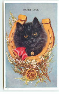 Animaux - Chat - Here's Luck - Chat Noir Au Milieu D'un Fer à Cheval - Cats