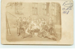 BRUGG - RPPC - Photo De Famille Dans Une Cour - Brugg