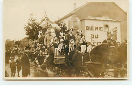 Carte Photo à Localiser - Bière Du Pêcheur - Char Décoré - Soldats - To Identify