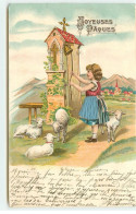 Carte Gaufrée - Joyeuses Pâques - Fillette Sonnant Une Cloche Entourée De Moutons - Easter