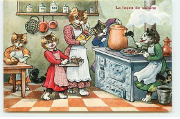 Animaux Habillés - La Leçon De Cuisine - Une Famille De Chat Cuisinant - Gekleidete Tiere