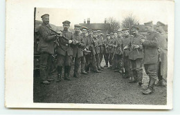 Carte Photo - Guerre 14-18 - Militaires Allemands Avec Leurs Armes - Guerre 1914-18