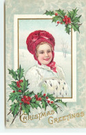 Carte Gaufrée - Christmas Greetings - Fillette Portant Un Manteau Blanc Et Un Chapeau Rouge - Autres & Non Classés