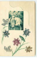 Collage De Timbres - Cut Stamps - Fleurs Autour D'un Médaillon Représentant Une Scène De La Nativité - Briefmarken (Abbildungen)
