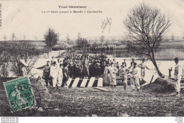 CPA  54   Le 1er Genie Passant La Moselle A GONDREVILLE - Other & Unclassified