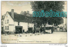 CPA 03 BOURBON L'ARCHAMBAULT PLACE  DE L'HOTEL DE VILLE  CIRQUE  AMBULANT   TB ETAT - Bourbon L'Archambault