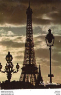 CPM - THEME PHOTOS -  ALBERT MONIER - PARIS - Coucher De Soleil Sur La Tour Eiffel - Monier