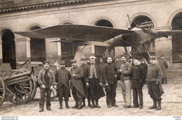 C P A  -  TH  - AVION -  CARTE PHOTO  PARIS?  Un Avion Et Un Groupe De Militaire - ....-1914: Precursori