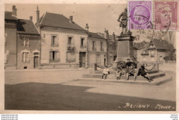 C P A   55 -   REVIGNY - CARTE PHOTO - Le Monument - Revigny Sur Ornain