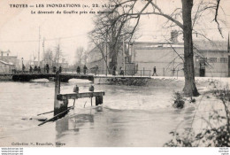 C P A - 10 -   TROYES -  Inondations De 1910 -  Le Déversoir Du Gouffre  Prés De Abattoirs - Troyes