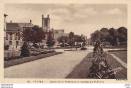 CPA 10 Troyes  Jardin De La Prefecture  Et Cathedrale  St Pierre - Troyes