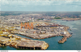 CPSM Petit Format 9x14 - 56 LORIENT Base Sous  Marine  Et Port De Peche - Lorient
