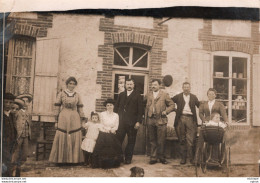 C P A  -  TH  - CARTE PHOTO  A LOCALISER -    3 GENERATIONS DE LA FAMILLE Et Le Chien - Other & Unclassified