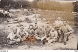 CPA THEME  MILTARIA  14/18    CARTE PHOTO  Militaires  Au Travail Le Casse Croute - War 1914-18