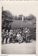 BELGIQUE BUTGENBACH CAMP DE ELSENBORN JUILLET 1932 MILITAIRES DEVANT BARAQUEMENT - Guerra, Militares