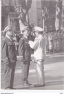 BOUCHES DU RHONE AIX EN PROVENCE REMISE DE DECORATION PAR LE GENERAL DE LOUSTAL 14 JUILLET 1962 - Oorlog, Militair