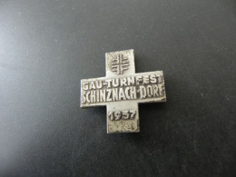 Old Badge Schweiz Suisse Svizzera Switzerland - Turnkreuz Schinznach Dorf 1957 - Zonder Classificatie