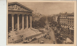 Paris 75   Carte Non Circulée_La Madeleine Et Le Boulevard De La Madeleine Tres Tres Animé Voitures - Altri Monumenti, Edifici