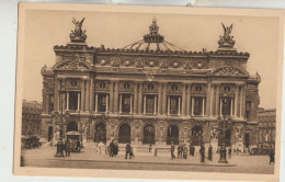 Paris 75   Carte Non Circulée_L'Opera Et La Place Tres Animé Autobus - Otros Monumentos