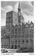 Stralsund Das Rathaus Und Die Nicolaikirche Ngl #172.185 - Andere & Zonder Classificatie
