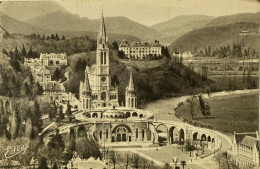 CPA (Hautes Pyrénées). LOURDES. La Basilique Vue Du Château Fort - Lourdes
