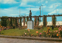 Belgique - Nieuwpoort - Monument Des Pécheurs - Fleurs - Carte Neuve - CPM - Voir Scans Recto-Verso - Nieuwpoort