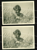 2x Orig. Foto 60er Jahre Mädchen Schaut Am Strand Durch Das Gras, Teenager, Girl Looks Through The Grass On The Beach - Anonymous Persons