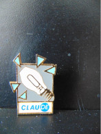 Pin's " Claude " - Marcas Registradas