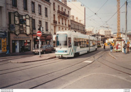 Photo Originale Tramway Tram N°903 Pour Solaure TWS De SAINT ETIENNE Bellevue Le 9 Avril 1992 Crédit Agricole Boucherie - Treinen