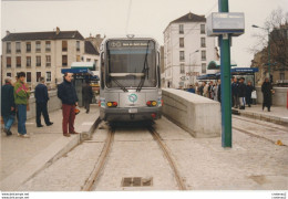 Photo Originale METRO De La RATP Ligne T1 Gare De Saint Denis Rame N°108 Le 21 Décembre 1992 - Eisenbahnen