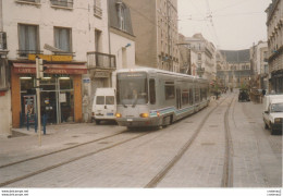 Photo Originale METRO De La RATP Ligne T1 Rue Auguste Delaune Le 21 Décembre 1992 Café Des Sports Europa Stand - Treinen