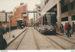 Photo Originale METRO De La RATP Ligne T1 Rame 102 Saint Denis Basilique Le 23 Décembre 1992 - Eisenbahnen