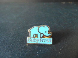 Pin's " Baby Fresh " - Marche