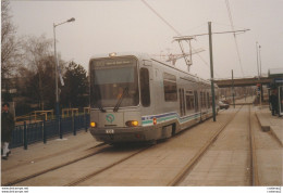 Photo Originale METRO De La RATP Ligne T1 Rame 103 Hôpital Delafontaine Le 26 Décembre 1992 - Treinen