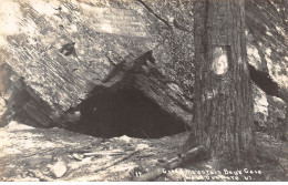Etats-Unis - N°72189 - MIDDLEBURY - ... Boy-s Cave - Carte Photo - Autres & Non Classés