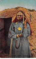 Egypte - N°80002 - Egyptian Types And Scenes - Soudanese Beauty At The Door Of Her House - Carte Vendue En L'état - Personas