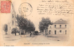 Algérie - N°76124 - STAOUËLI - La Place, Passage Du Train - Sonstige & Ohne Zuordnung
