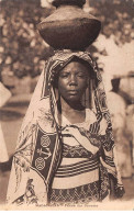 MADAGASCAR - SAN35976 - Femme Des Comores - Madagaskar