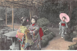 CHINE - SAN36406 - Cachet Tientsin - En L'état - Carte Japonaise - Geishas Dans Un Jardin - Chine
