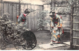 CHINE - SAN36413 - Cachet Tientsin - En L'état - Carte Japonaise - Geishas Dans Un Jardin - Chine