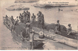 SENEGAL - SAN56437 - Afrique Occidentale - Pêcheurs Rentrant Leurs Filets - Sénégal