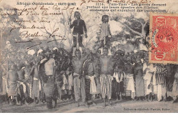 GUINEE - SAN56533 - Haute Guinée - Tam Tam - Les Griots Dansent Portant Sur Leurs épaules Des Fillettes Costumées Qui .. - Guinee