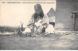 MADAGASCAR - SAN56549 - Jeune Fille Hova Fabricant Des Chapeaux - Métier - Madagaskar