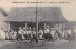 MADAGASCAR - SAN56566 - Les Makarelly - Danse Des Boucliers Et Des Sagaies - Madagascar