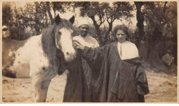Maroc - N°86910 - Hommes Près D'un Cheval - Carte Photo - Autres & Non Classés