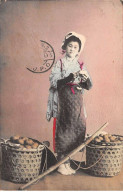 Japon - N°84594 - Jeune Femme Près De Deux Paniers Remplis De Pommes - Carte Vendue En L'état - Other & Unclassified