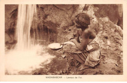 MADAGASCAR - SAN45531 - Lavage De L'Or - Madagascar