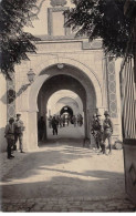 Tunisie - N°89440 - TUNIS - Militaires à La Porte De La Caserne Saussier - Carte Photo - Tunisia