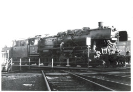 Locomotive Allemande - DB Dampflokomotive - 052 302 Sur Rotonde - Chemin De Fer