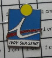 811B Pin's Pins / Beau Et Rare / VILLES / IVRY SUR SEINE Apparemment Y'a Du Soleil - Cities